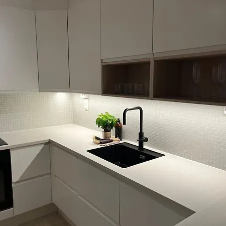 3 Bedroom - Free Parking