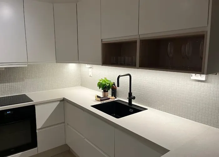 3 Bedroom - Free Parking